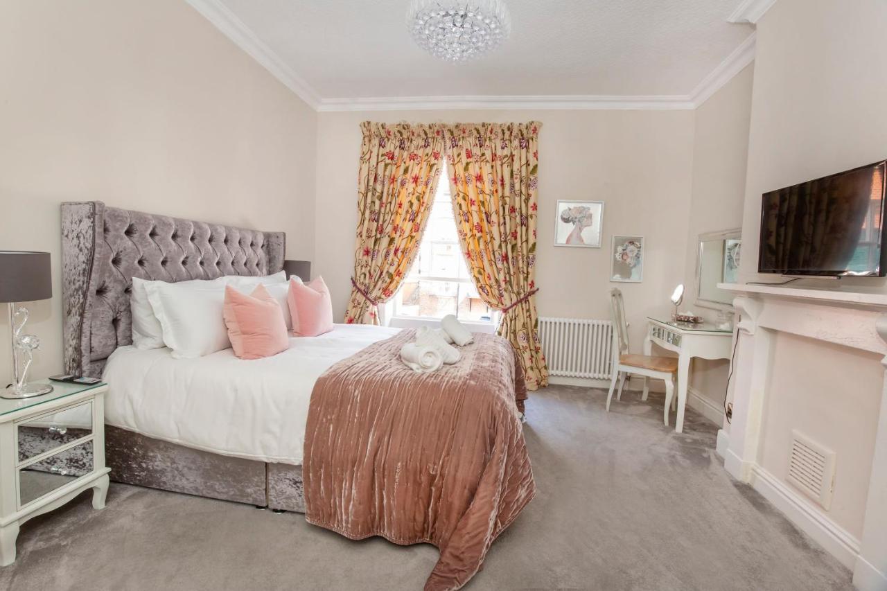 George Street Boutique With Free Parking *